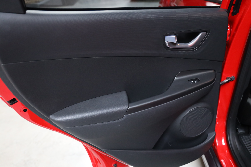 Hyundai Kona Electric 2021 фото 24