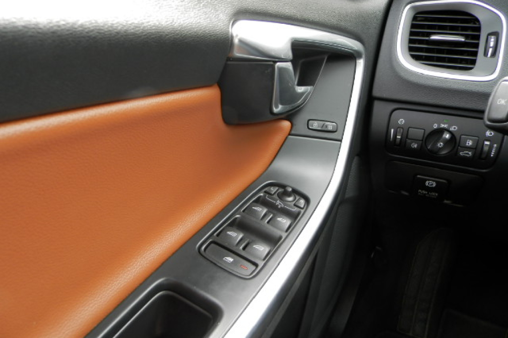 Volvo V60 2012 photo 8