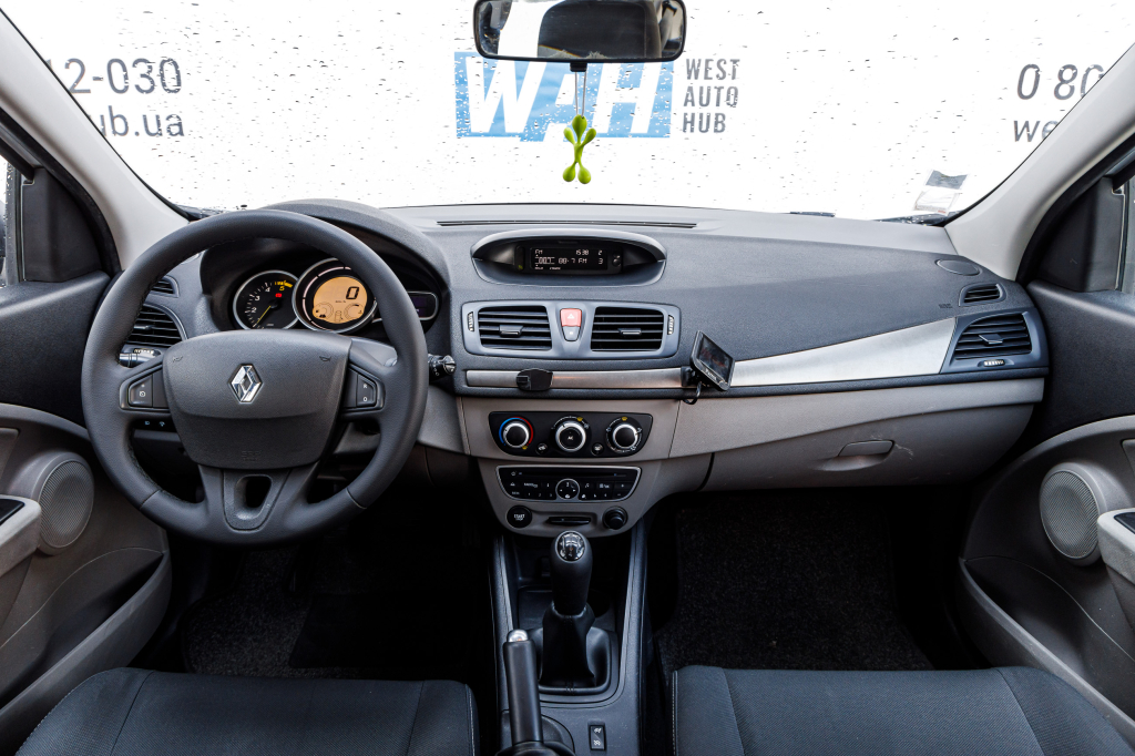 Renault Megane 2010 photo 11