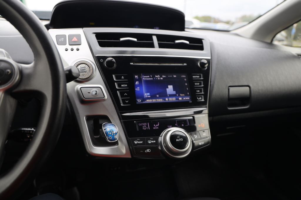 Toyota Prius Prime 2016 фото 19