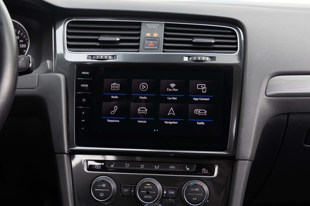 Volkswagen e-Golf 2018 фото 18