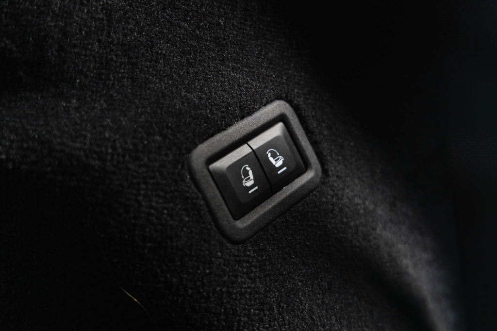 Jeep Grand Wagoneer 2022 фото 46