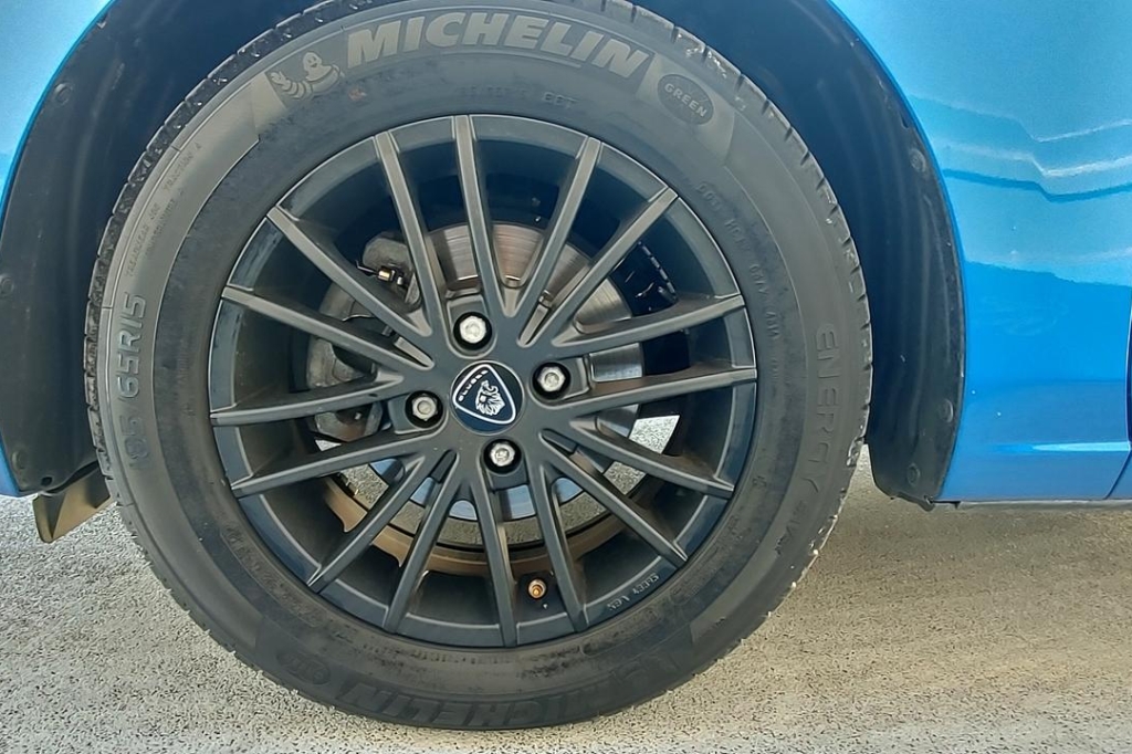 Mazda 2 2015 фото 3