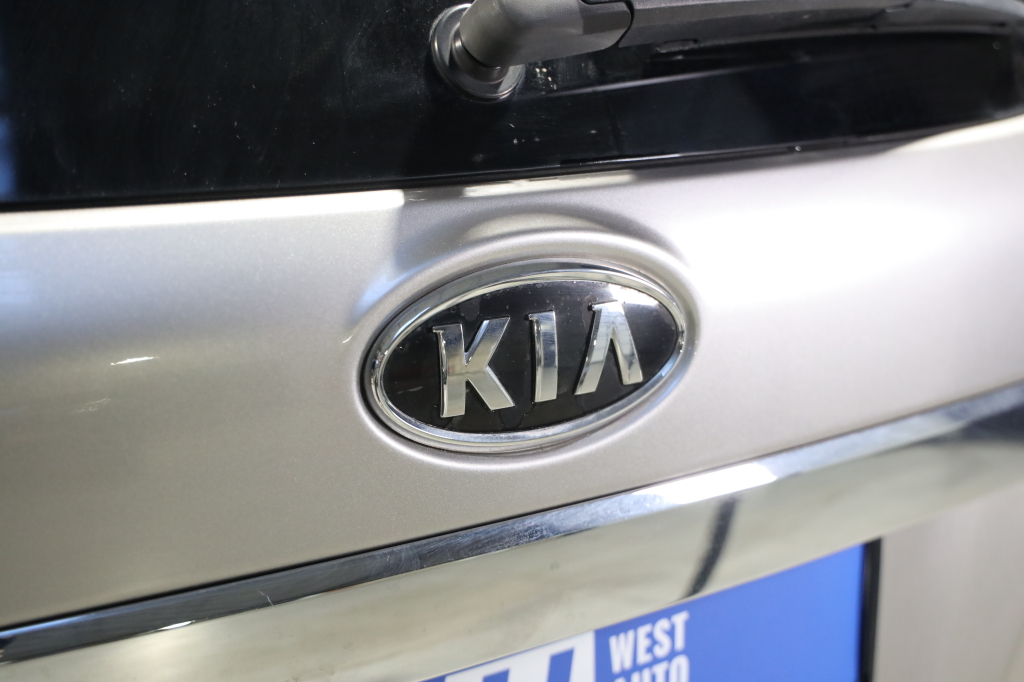 Kia Sorento 2012 photo 8