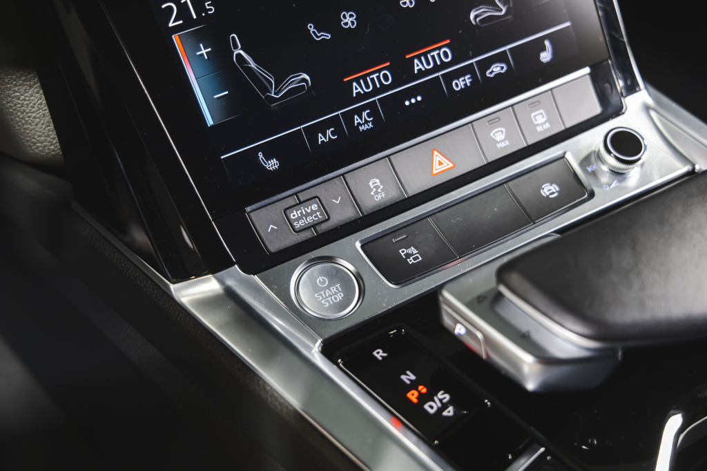 Audi e-tron 2020 фото 30