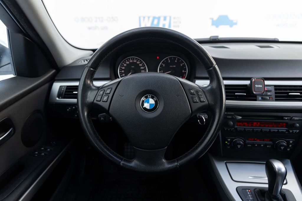 BMW 3 Series 2005 photo 19