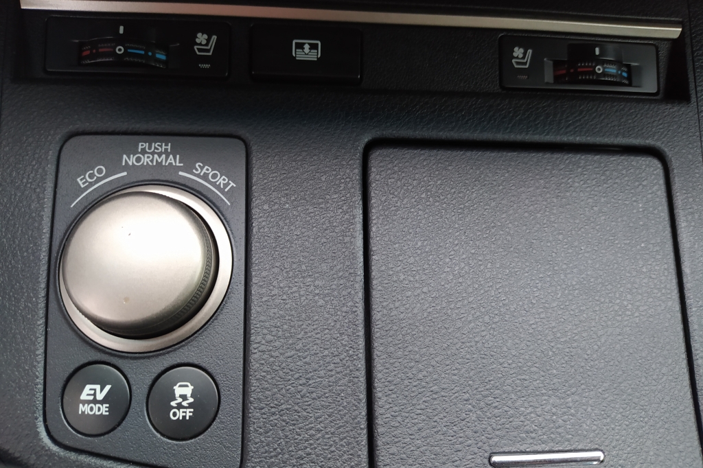 Lexus ES 300h HYBRID фото 23