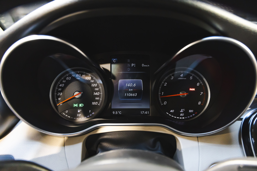 Mercedes-Benz GLC-Class 300 2016 photo 19