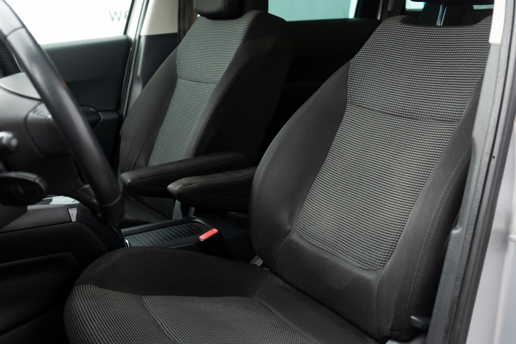 Peugeot 5008 2010 photo 11