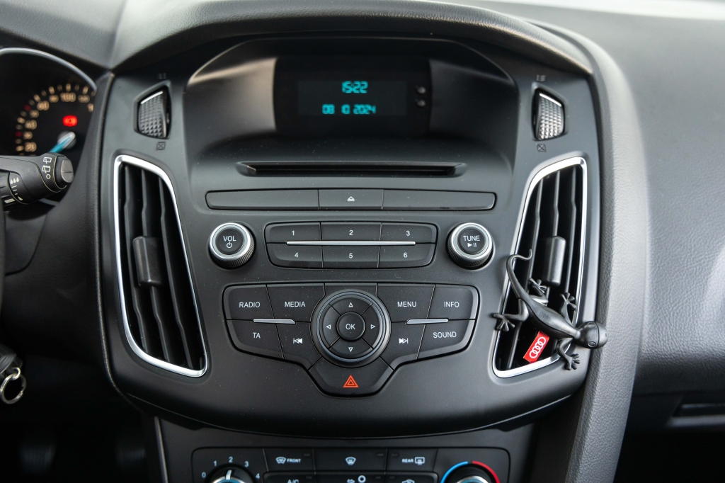 Ford Focus 2016 фото 19