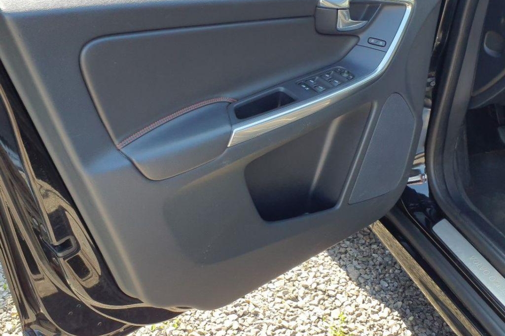 Volvo XC60 2016 photo 29