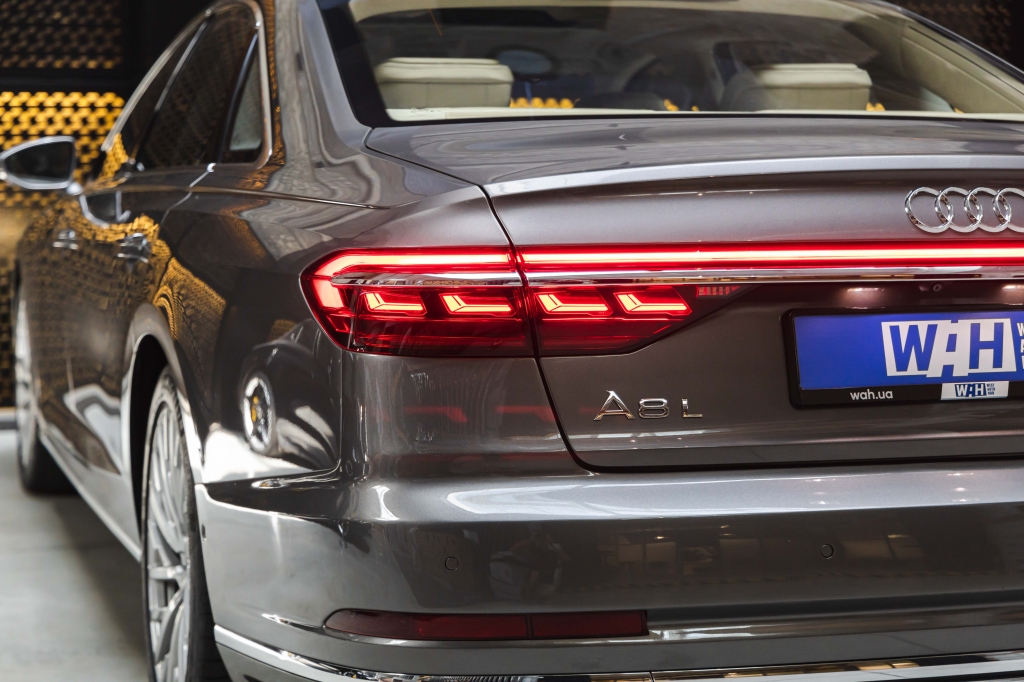 Audi A8 L 2018 фото 12