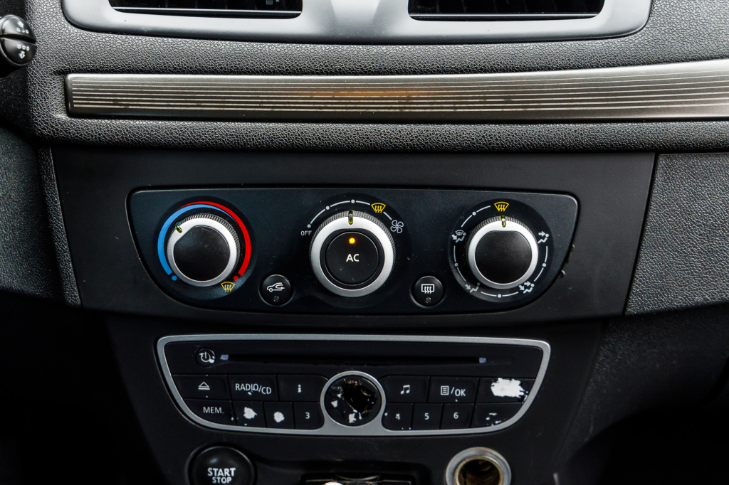 Renault Megane 2010 photo 14