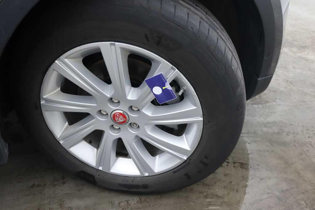 Jaguar E-Pace 2018 фото 14