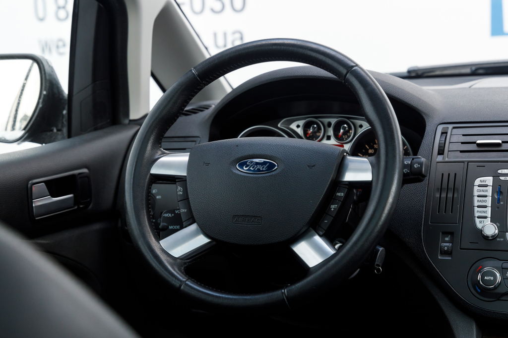 Ford C-Max Ghia photo 10