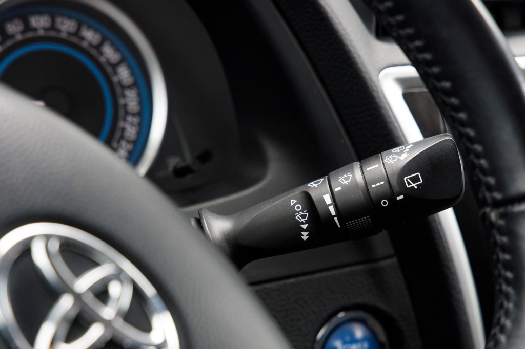 Toyota Auris Hybrid 2012 фото 20