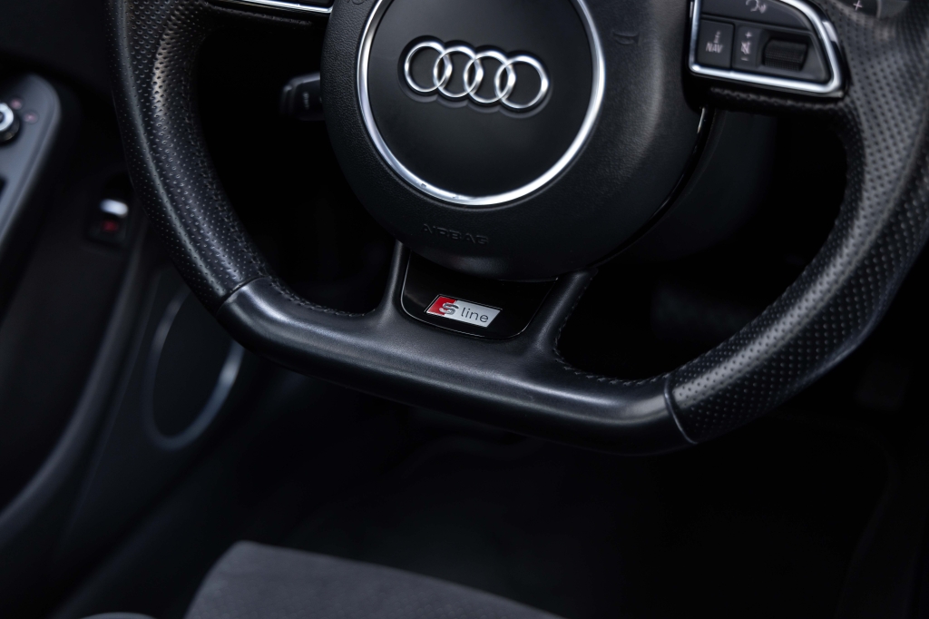 Audi A4 S line 2014 photo 24