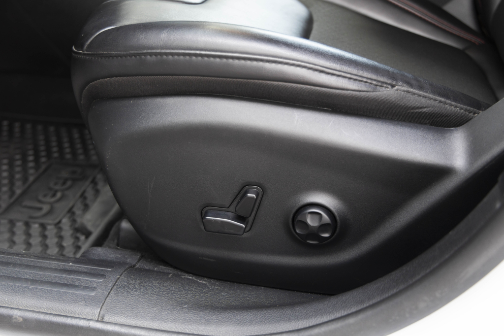 Jeep Cherokee Trailhawk Trail Rated 2019 фото 14