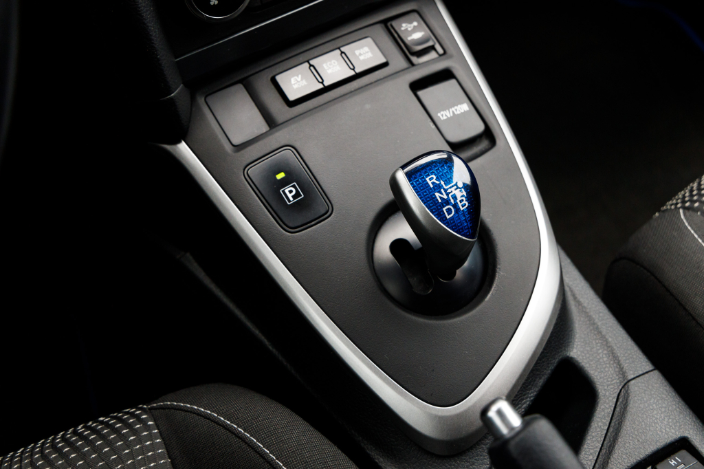 Toyota Auris Hybrid 2012 фото 25