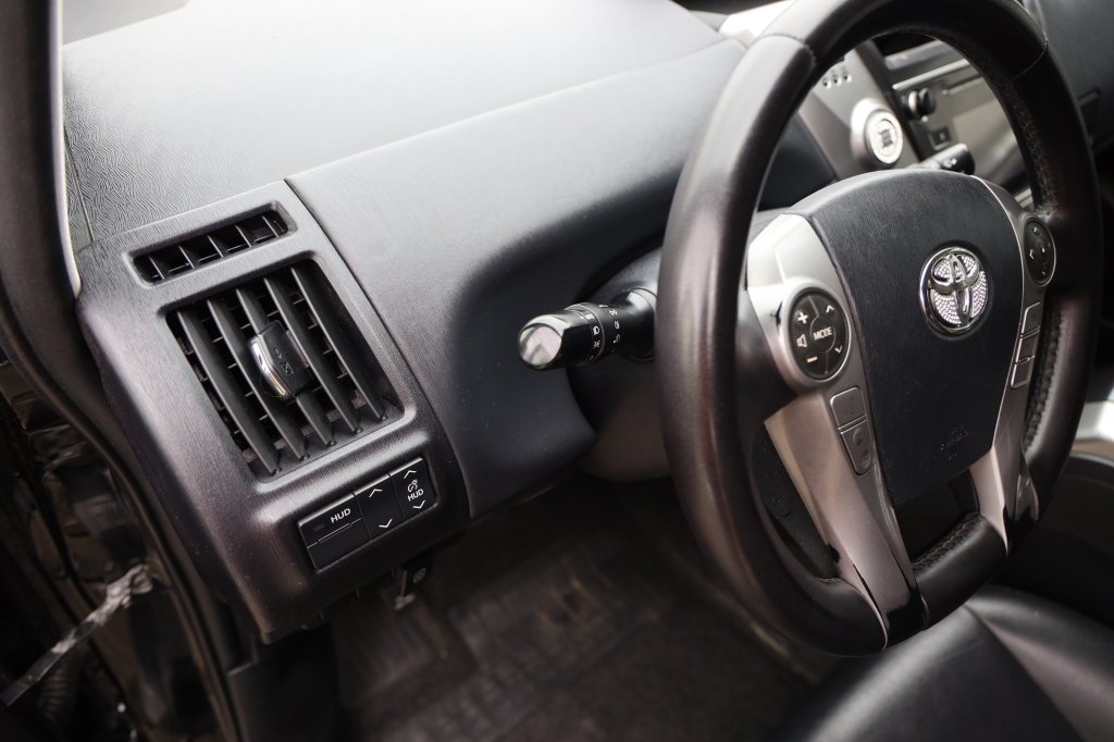 Toyota Prius Prime 2016 фото 15