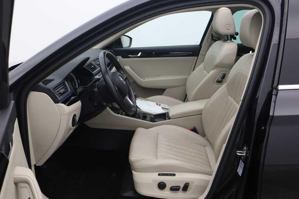 Skoda Superb Combi 2016 фото 3