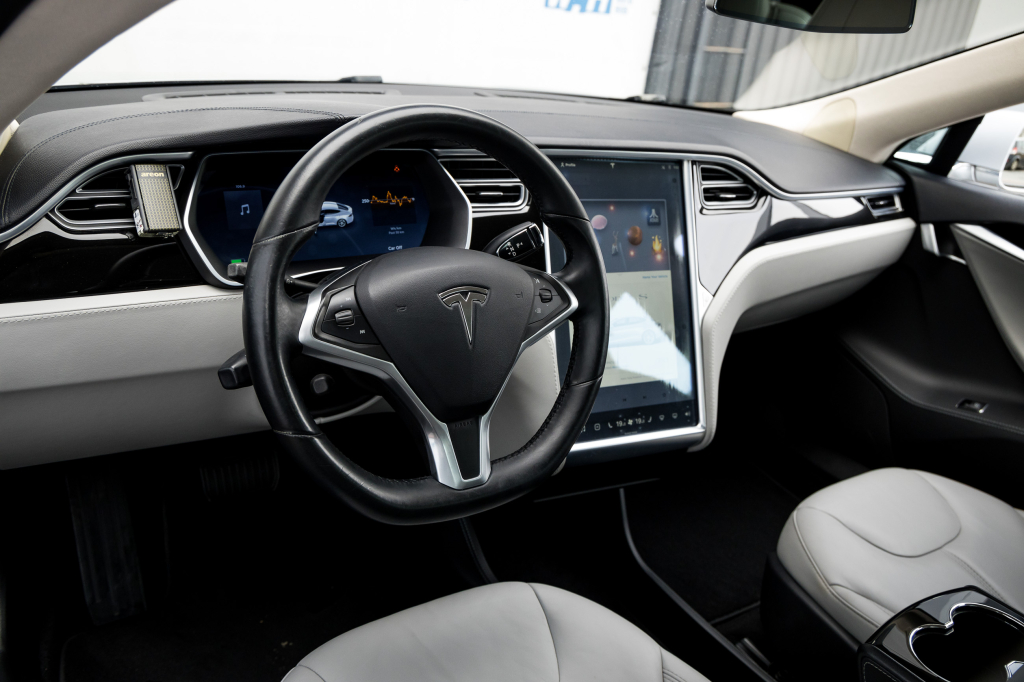 Tesla Model S 70D 2014 фото 17