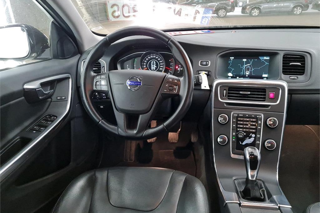 Volvo V60 Cross Country 2016 фото 7