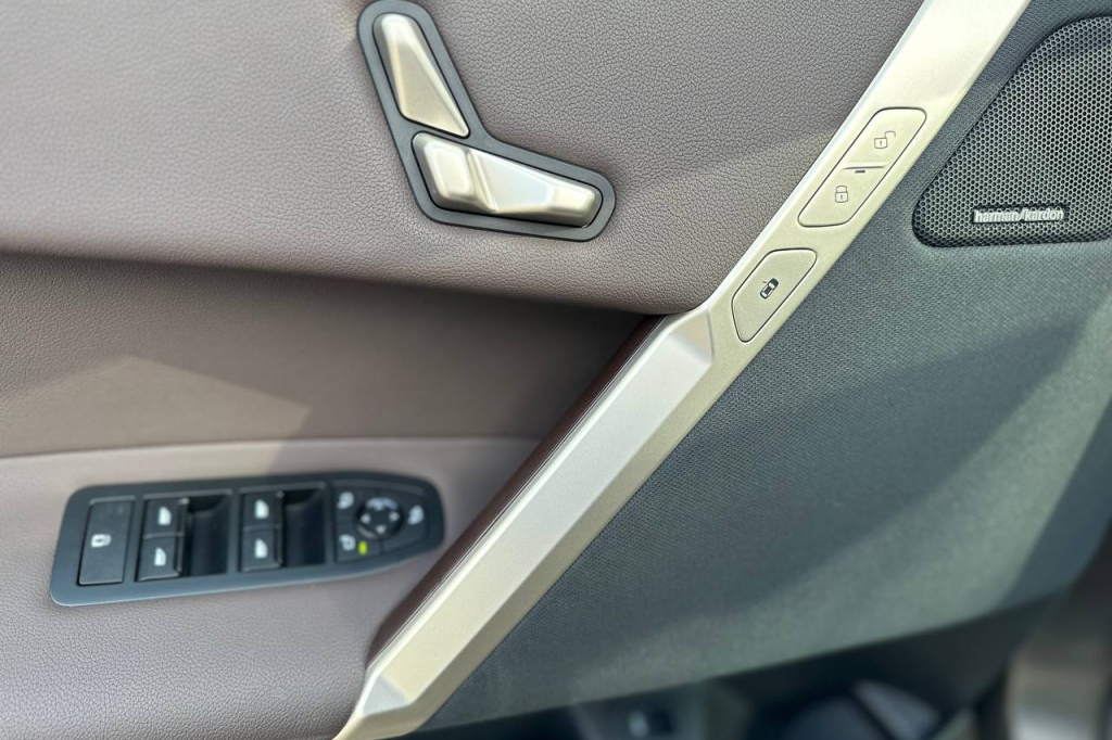 BMW iX xDrive40 2021 фото 9