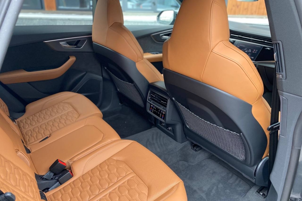 Audi RS Q8 2022 фото 13