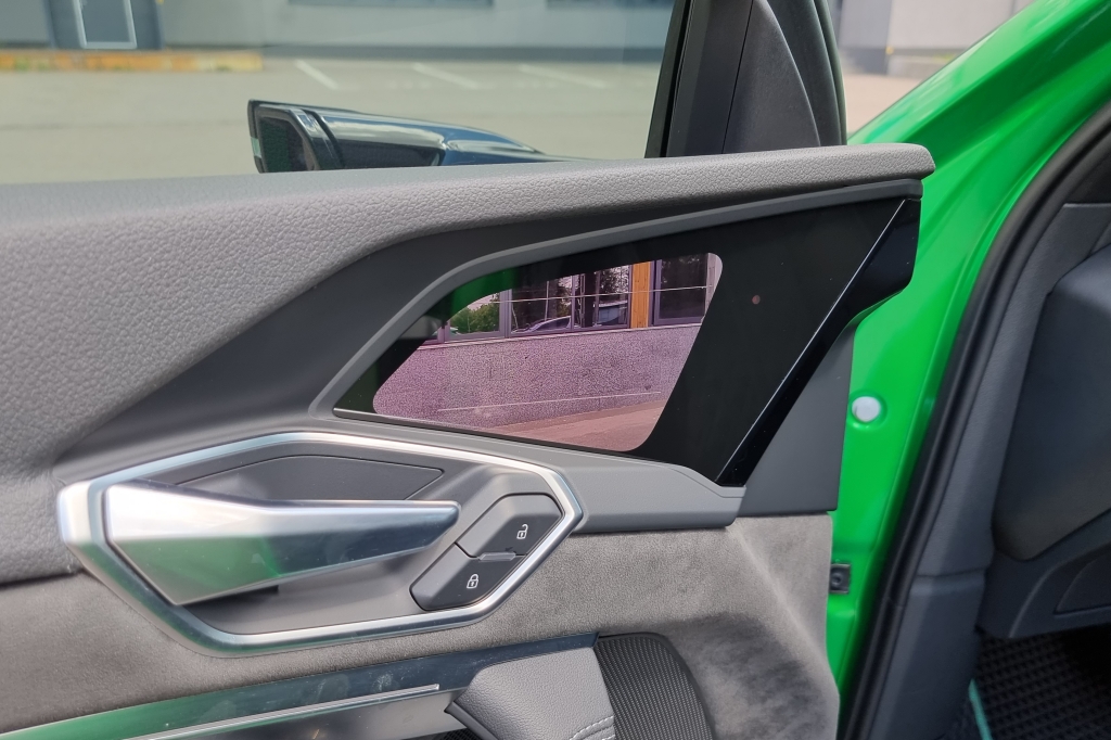 Audi e-tron 2020 фото 16