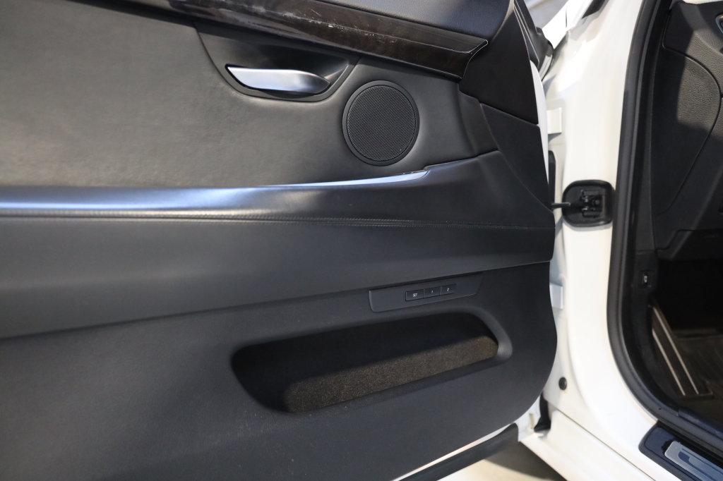 BMW 5 Series GT 2015 фото 24