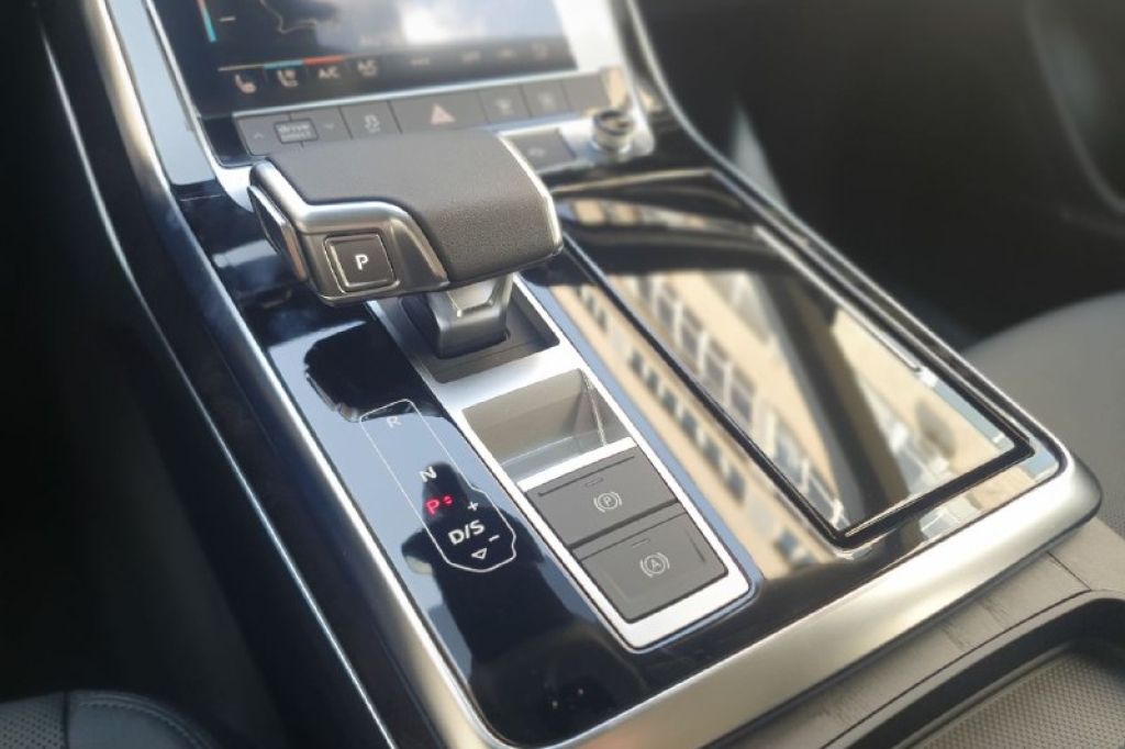 Audi Q8 50 TDI 2023 фото 19