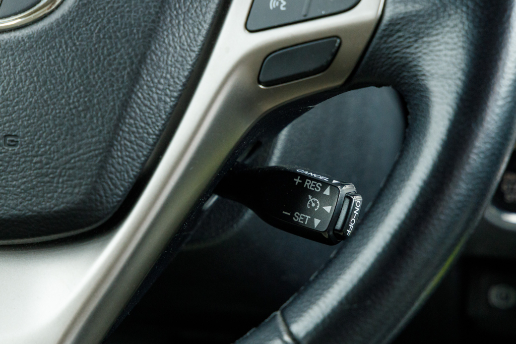 Toyota Avensis 2014 фото 8