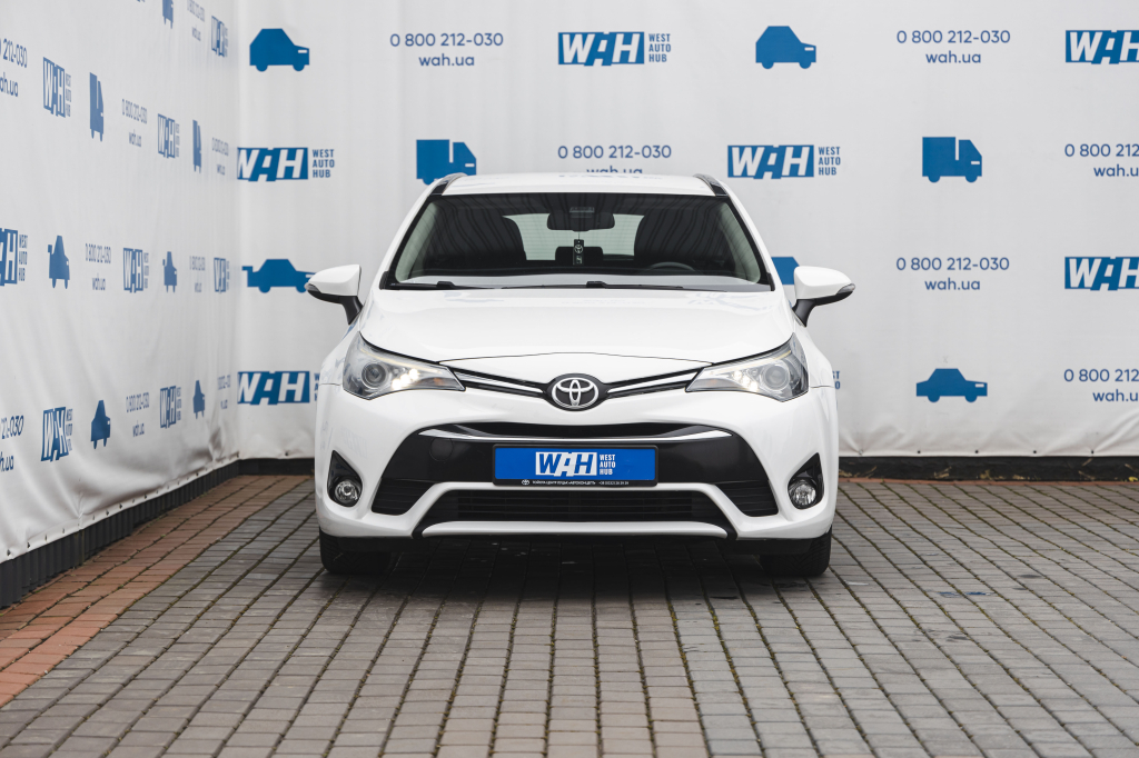 Toyota Avensis 2016 фото 1