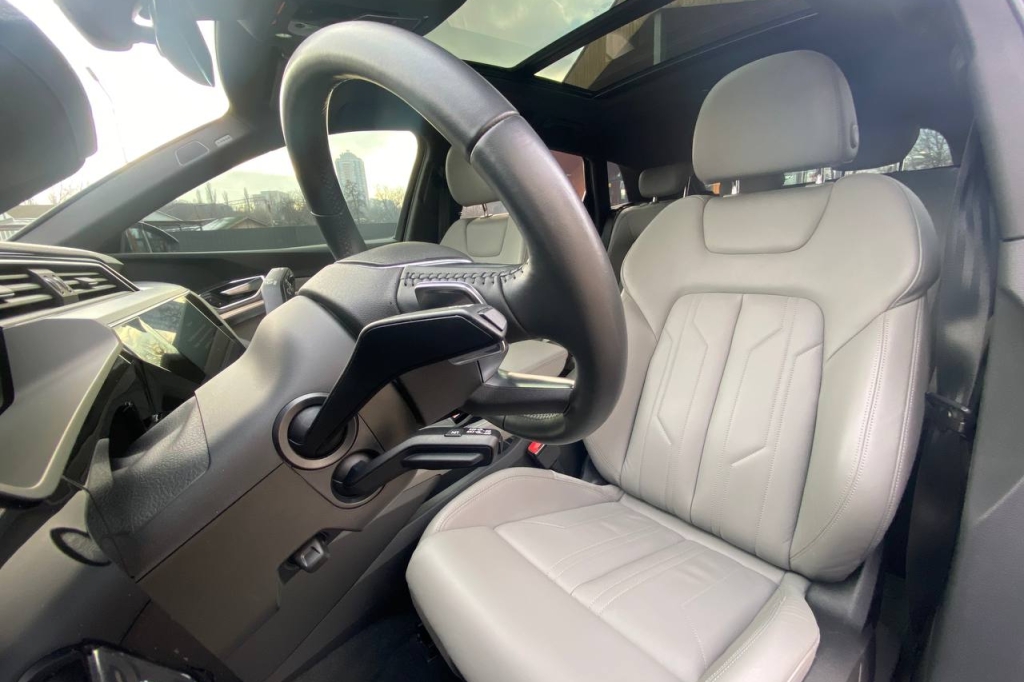 Audi e-tron 2019 фото 9