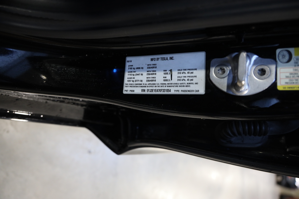 Tesla Model 3 2019 фото 48