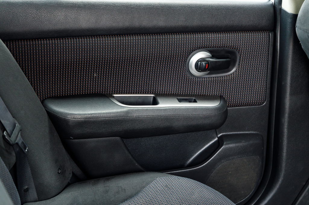 Nissan TIIDA 2010 фото 17