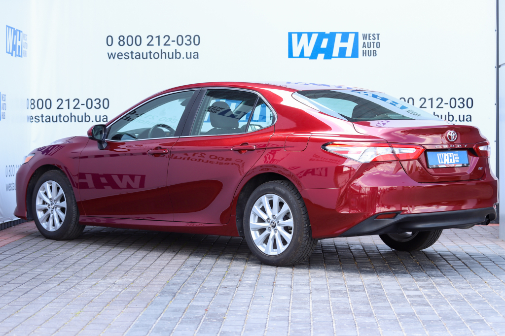 Toyota Camry LE 2017 фото 8