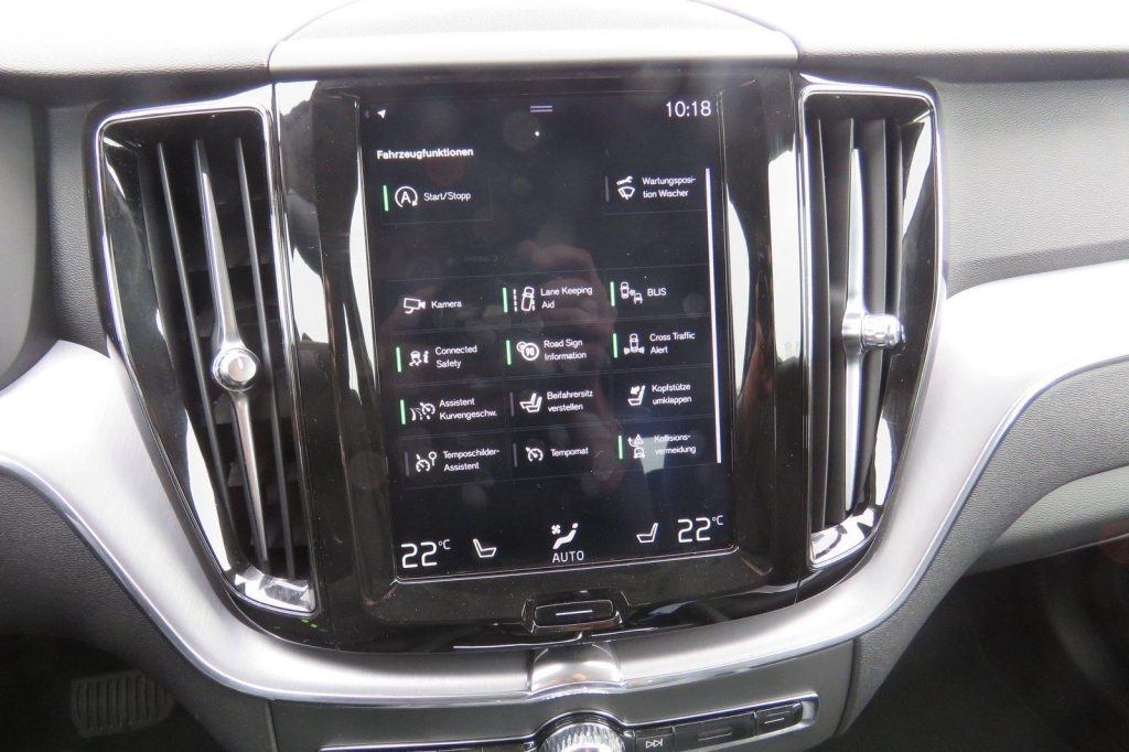 Volvo XC60 2020 фото 6