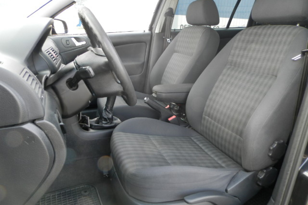 Skoda Octavia Tour 1.6 MPI 2004 фото 8