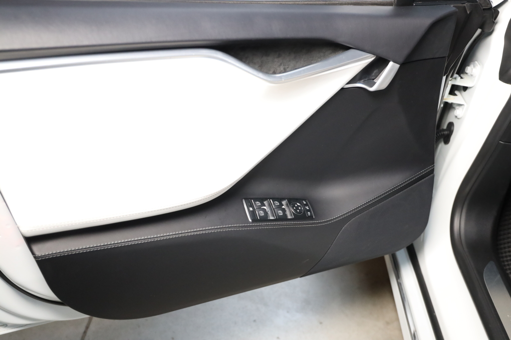 Tesla Model S 2017 фото 39