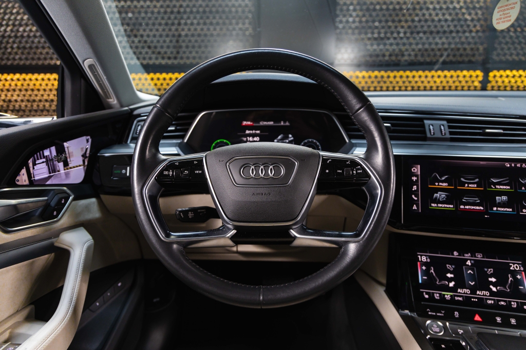 Audi e-tron 55 quattro 2019 фото 24