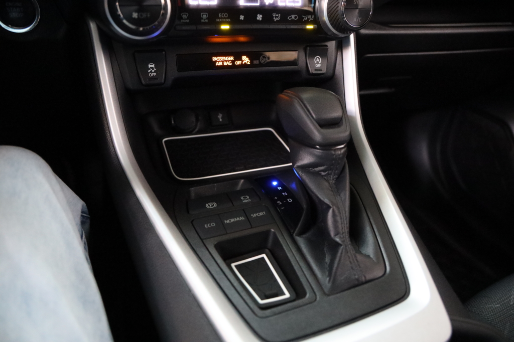 Toyota RAV4 2020 фото 38