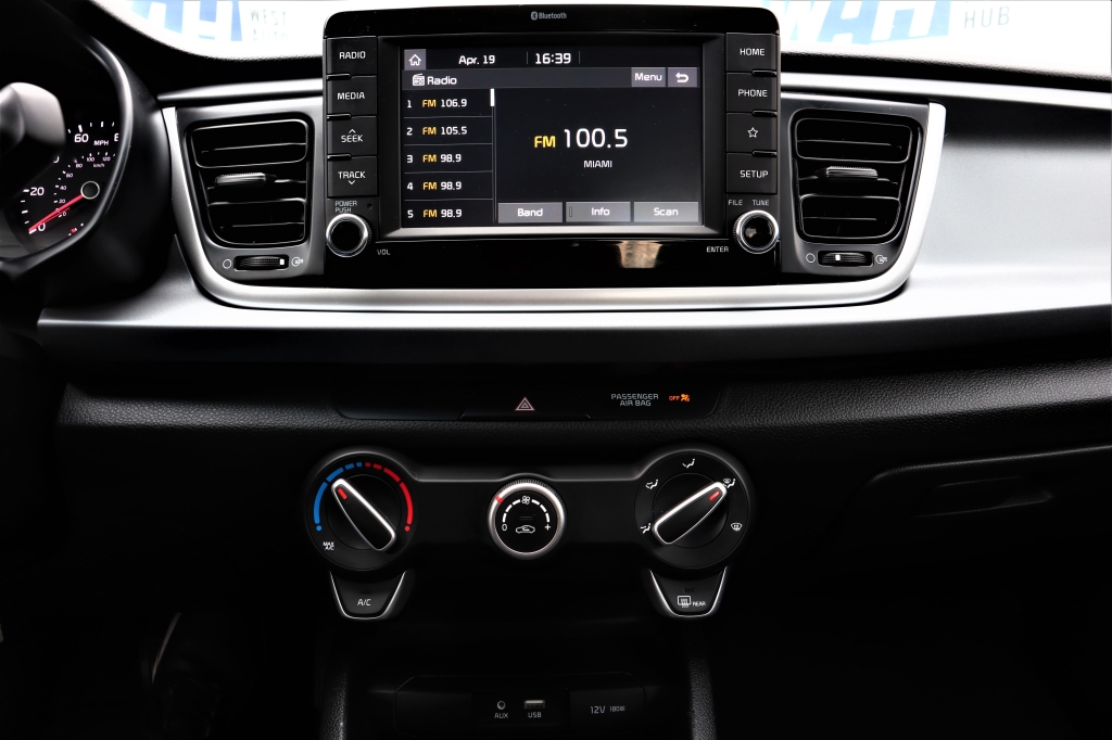 Kia Rio 2019 фото 12