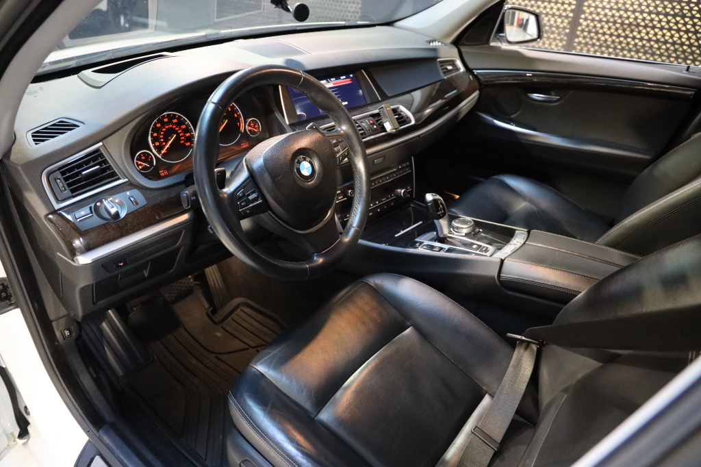 BMW 5 Series GT 2015 фото 12