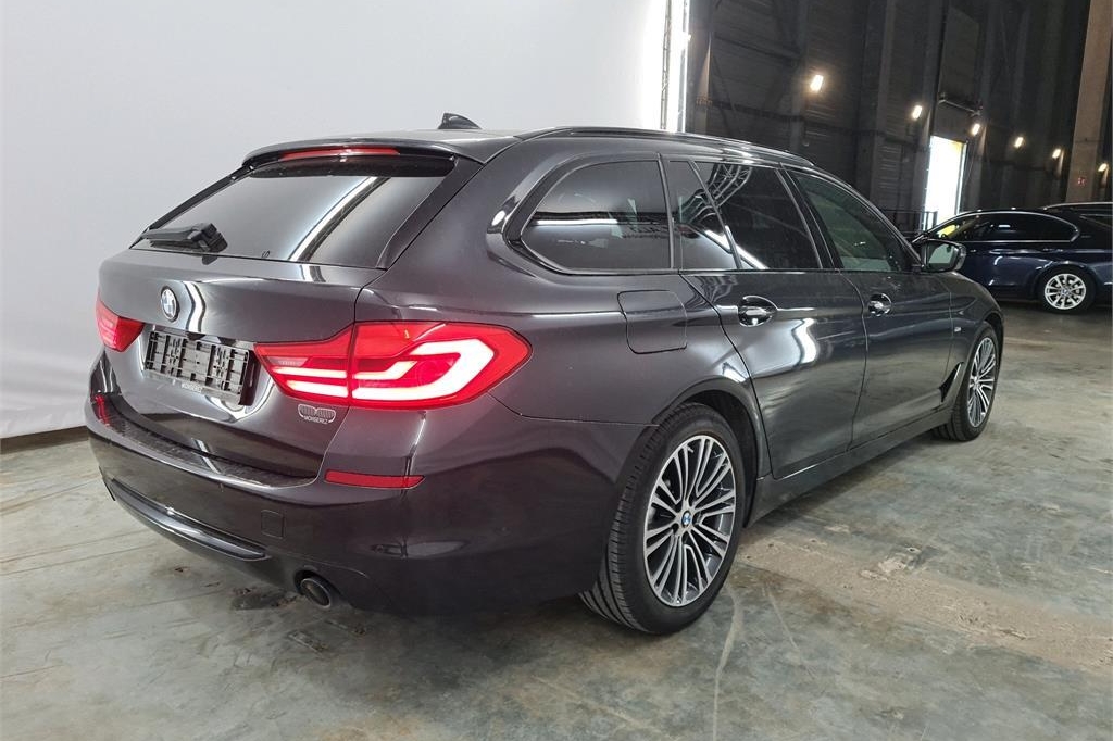 BMW 5er Touring 2017 photo 2