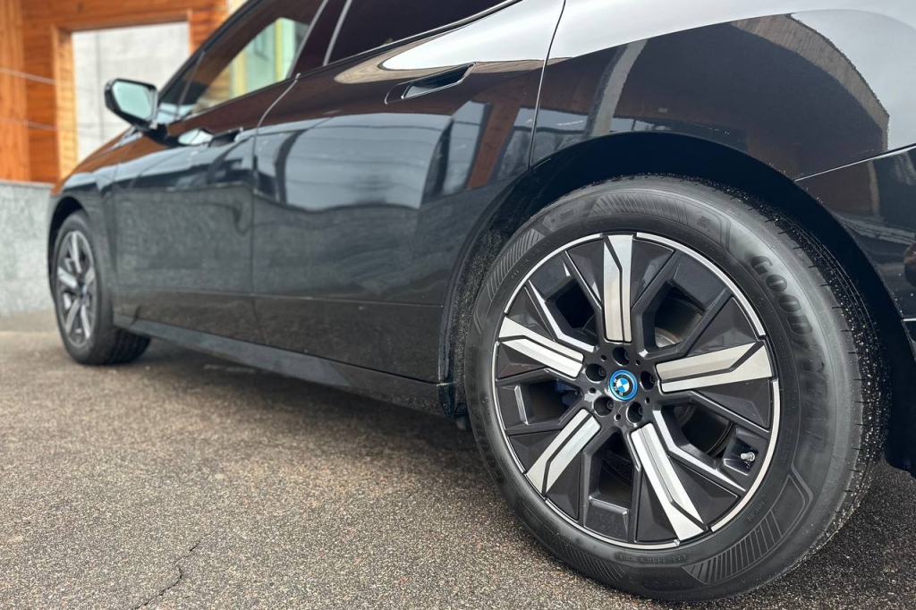 BMW iX xDrive40 2023 photo 7