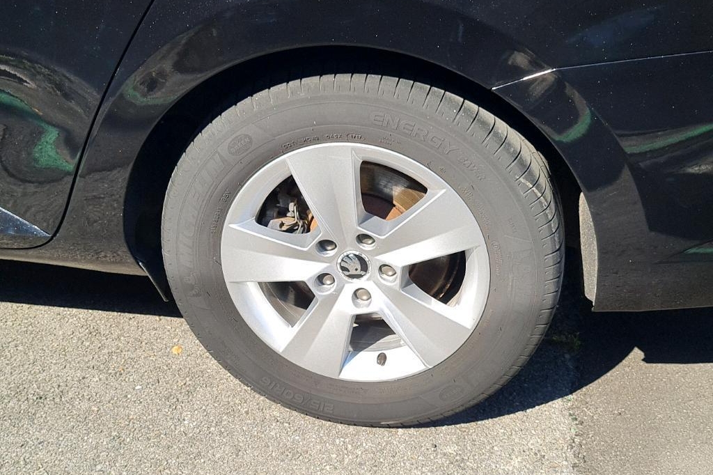 Skoda Superb Combi 2017 photo 14