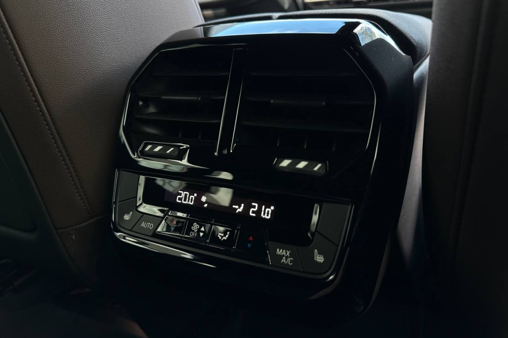 BMW iX xDrive40 2021 фото 23