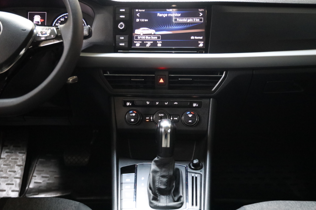 Toyota RAV4 2023 фото 17